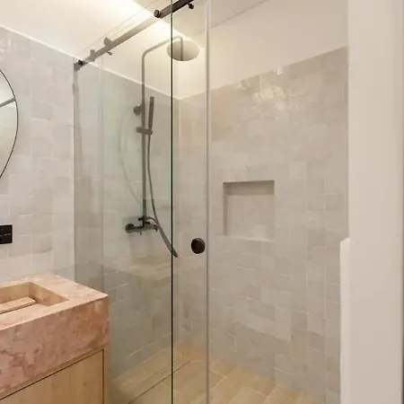 Apartment Serene T1 In Lapa With Ac And Private Patio Lisbon