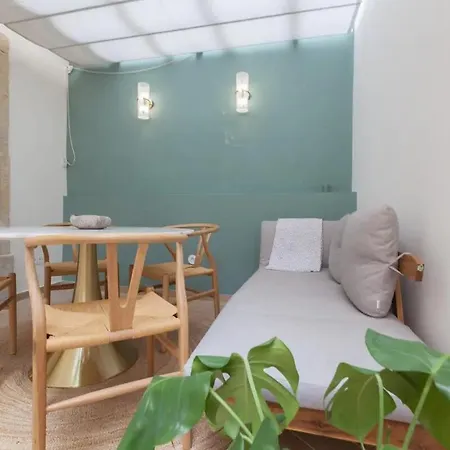 Serene T1 In Lapa With Ac And Private Patio * Lisbon
